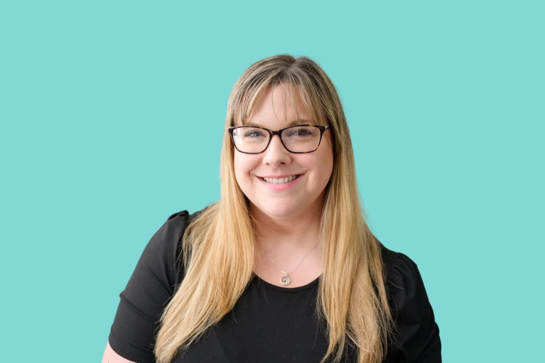 Portrait of Emily Uzzle on a teal background.